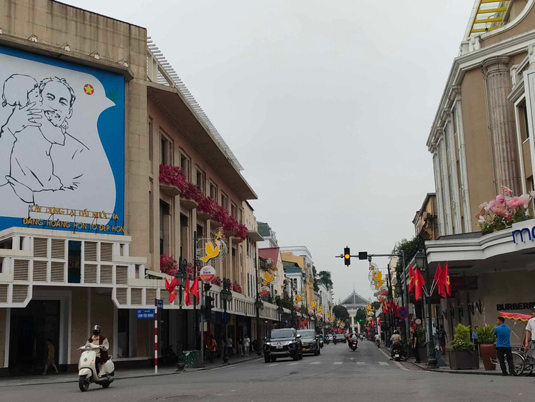 Ha Noi ruc ro co hoa chao mung ky niem 30/4-Hinh-10