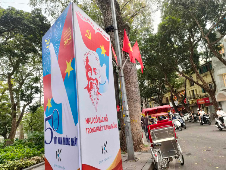 Ha Noi ruc ro co hoa chao mung ky niem 30/4-Hinh-2