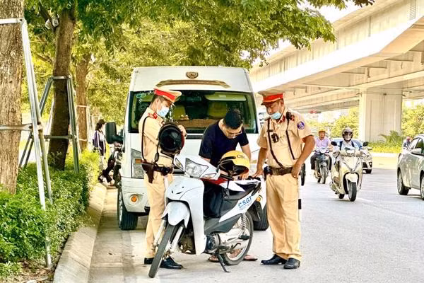 15 ngay, phat 30,5 ty dong vi pham giao thong o Ha Noi