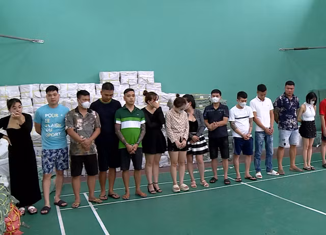 Bắc Ninh: Phát hiện 17 nam nữ tụ tập “thác loạn” tại biệt thự riêng - Hình 2 Bac Ninh: Phat hien 17 nam nu tu tap “thac loan” tai biet thu rieng-Hinh-2