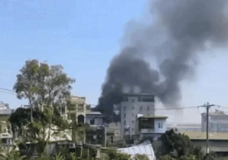 Ha Noi: Chay nha 5 tang,cot khoi boc cao hang chuc met