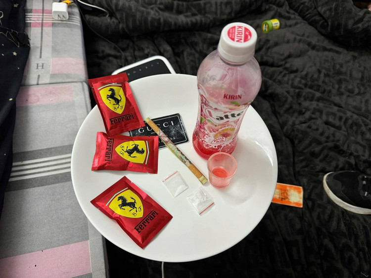 Bí mật bên trong căn nhà riêng có hệ thống cửa kiên cố - Hình 2 Bi mat ben trong can nha rieng co he thong cua kien co-Hinh-2