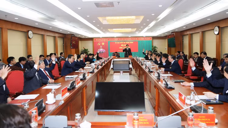 Chuan y 4 Pho Chu nhiem Uy ban Kiem tra Trung uong khoa XIII