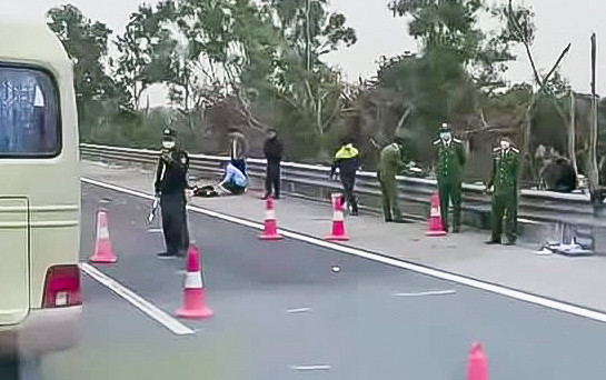 Tài xế đâm chết nam thanh niên đang nằm trên đường có bị xử lý? Tai xe dam chet nam thanh nien dang nam tren duong co bi xu ly?