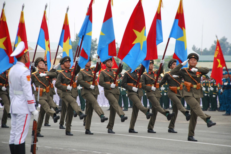 Dai tuong Nguyen Tan Cuong kiem tra dong vien cac khoi dieu binh-Hinh-7