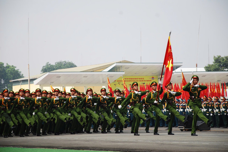 Dai tuong Nguyen Tan Cuong kiem tra dong vien cac khoi dieu binh-Hinh-30