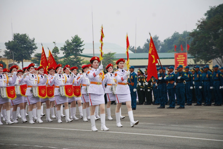 Dai tuong Nguyen Tan Cuong kiem tra dong vien cac khoi dieu binh-Hinh-6