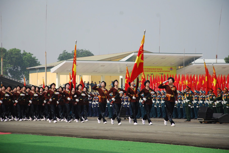 Dai tuong Nguyen Tan Cuong kiem tra dong vien cac khoi dieu binh-Hinh-27