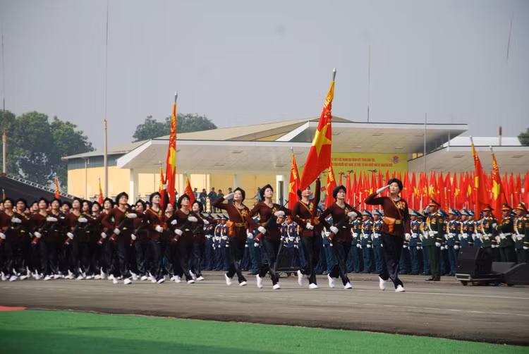 Dai tuong Nguyen Tan Cuong kiem tra dong vien cac khoi dieu binh-Hinh-27