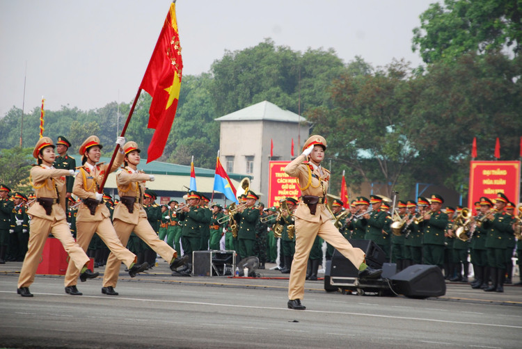 Dai tuong Nguyen Tan Cuong kiem tra dong vien cac khoi dieu binh-Hinh-33