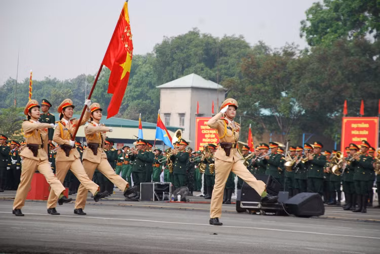 Dai tuong Nguyen Tan Cuong kiem tra dong vien cac khoi dieu binh-Hinh-33