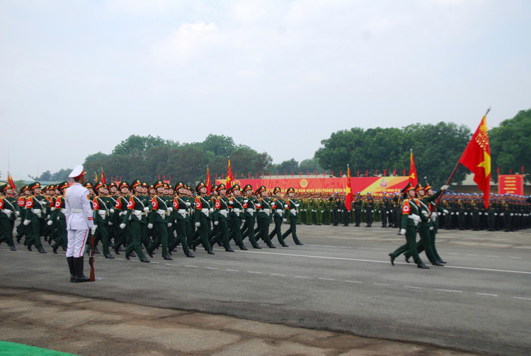 Dai tuong Nguyen Tan Cuong kiem tra dong vien cac khoi dieu binh-Hinh-16