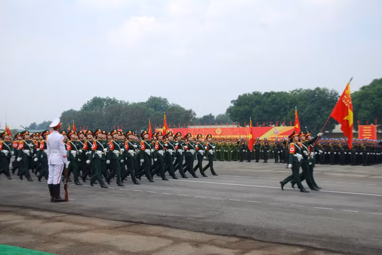 Dai tuong Nguyen Tan Cuong kiem tra dong vien cac khoi dieu binh-Hinh-16