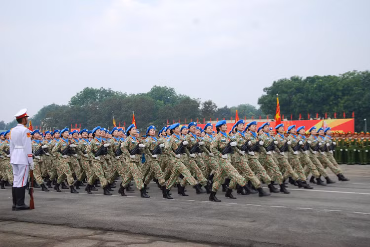 Dai tuong Nguyen Tan Cuong kiem tra dong vien cac khoi dieu binh-Hinh-19