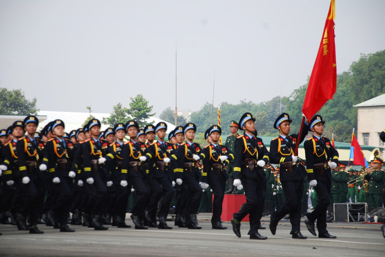 Dai tuong Nguyen Tan Cuong kiem tra dong vien cac khoi dieu binh-Hinh-32