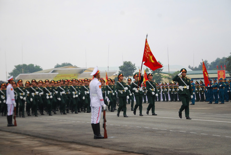 Dai tuong Nguyen Tan Cuong kiem tra dong vien cac khoi dieu binh-Hinh-9