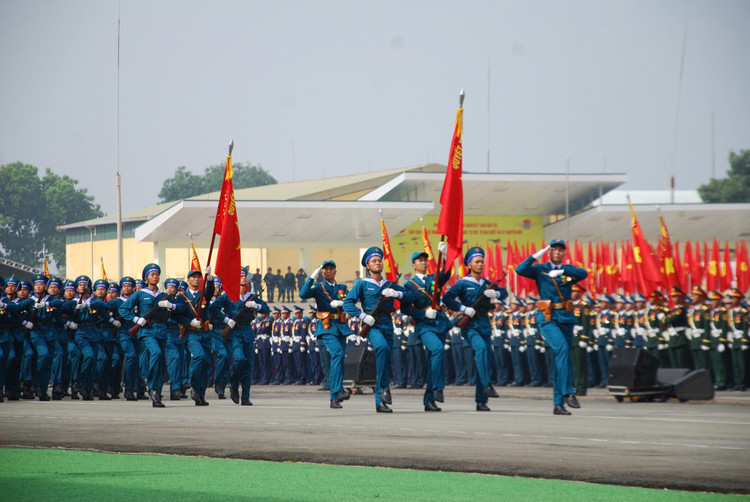 Dai tuong Nguyen Tan Cuong kiem tra dong vien cac khoi dieu binh-Hinh-25