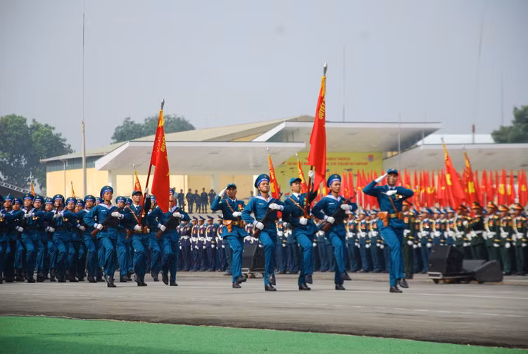 Dai tuong Nguyen Tan Cuong kiem tra dong vien cac khoi dieu binh-Hinh-25