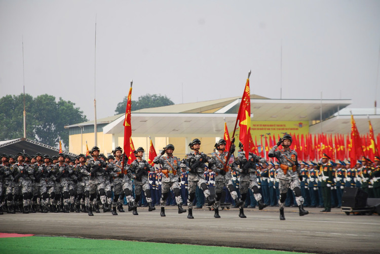 Dai tuong Nguyen Tan Cuong kiem tra dong vien cac khoi dieu binh-Hinh-24
