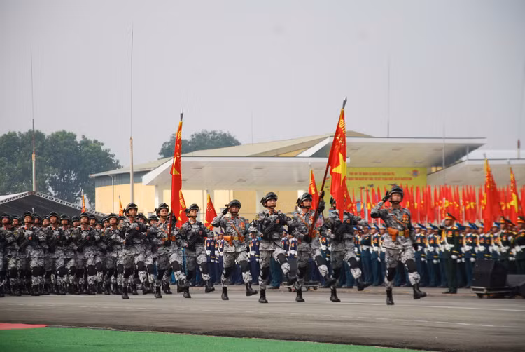 Dai tuong Nguyen Tan Cuong kiem tra dong vien cac khoi dieu binh-Hinh-24