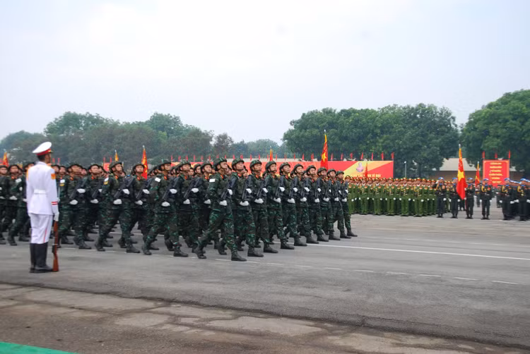 Dai tuong Nguyen Tan Cuong kiem tra dong vien cac khoi dieu binh-Hinh-20