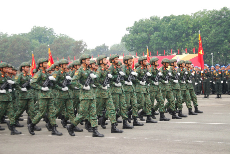 Dai tuong Nguyen Tan Cuong kiem tra dong vien cac khoi dieu binh-Hinh-17
