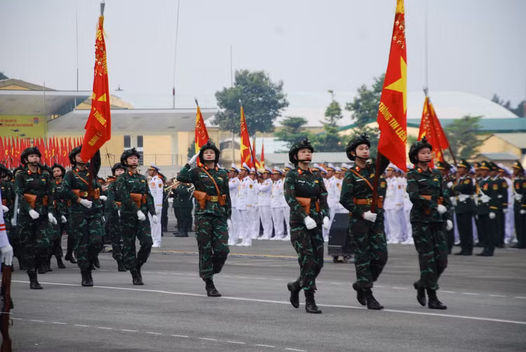 Dai tuong Nguyen Tan Cuong kiem tra dong vien cac khoi dieu binh-Hinh-15