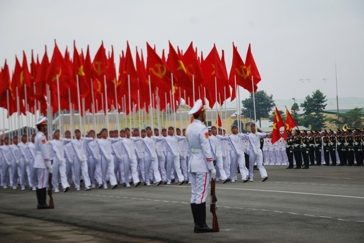 Dai tuong Nguyen Tan Cuong kiem tra dong vien cac khoi dieu binh-Hinh-4