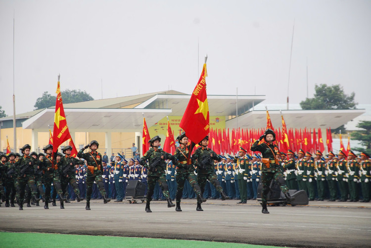 Dai tuong Nguyen Tan Cuong kiem tra dong vien cac khoi dieu binh-Hinh-23