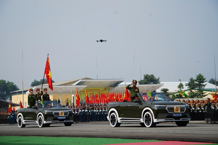 Dai tuong Nguyen Tan Cuong kiem tra dong vien cac khoi dieu binh-Hinh-28