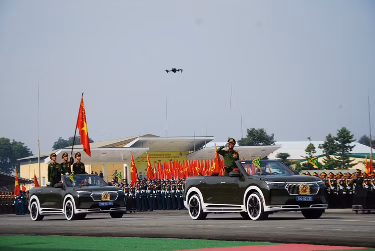 Dai tuong Nguyen Tan Cuong kiem tra dong vien cac khoi dieu binh-Hinh-28