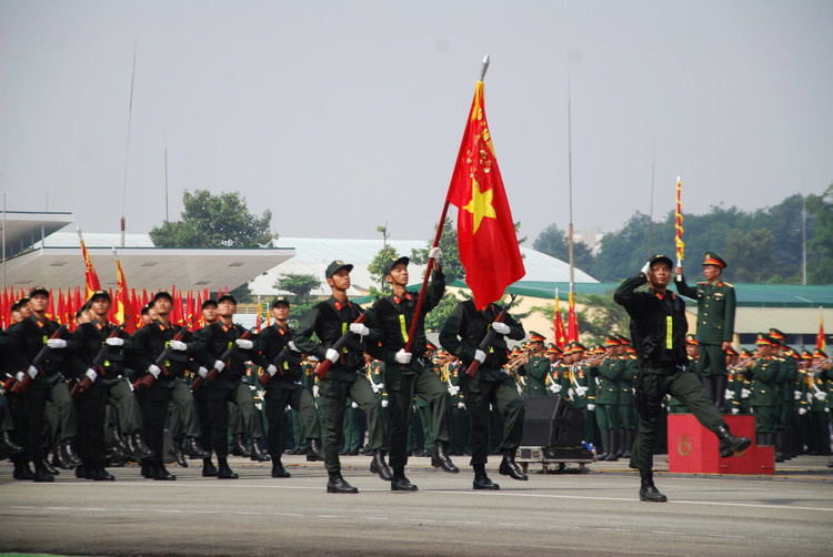 Dai tuong Nguyen Tan Cuong kiem tra dong vien cac khoi dieu binh-Hinh-38