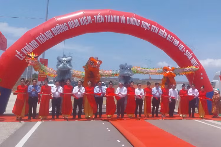 Thu tuong Pham Minh Chinh chu tri le khoi cong, khanh thanh cac cong trinh trong diem-Hinh-3