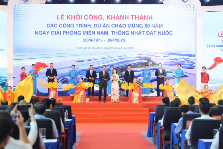 Thu tuong Pham Minh Chinh chu tri le khoi cong, khanh thanh cac cong trinh trong diem