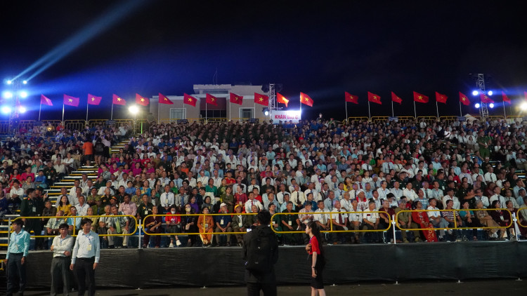 Pho Thu tuong Nguyen Hoa Binh: Binh Thuan can vuon len thanh trung tam-Hinh-4