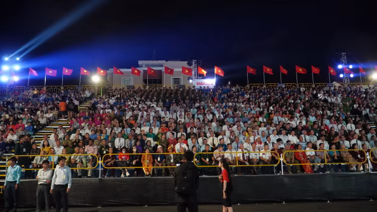 Pho Thu tuong Nguyen Hoa Binh: Binh Thuan can vuon len thanh trung tam-Hinh-4