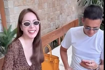 Thủy Tiên tươi rói bên Công Vinh, nhắc đến việc xài túi hiệu chục năm