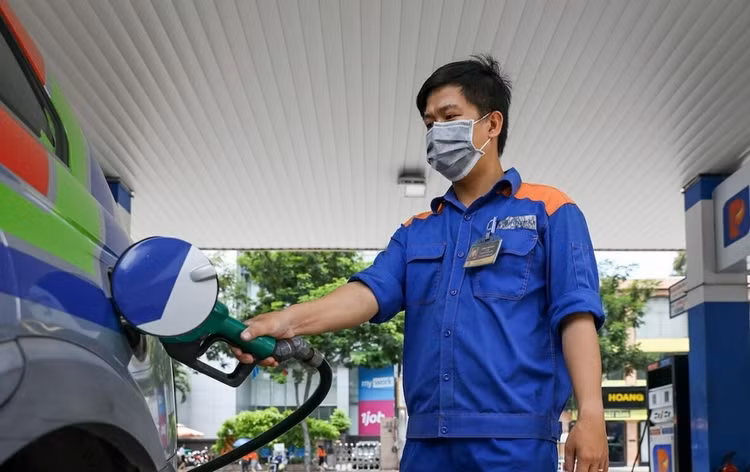 Chieu nay 12/12, gia xang se giam lan thu 3 lien tiep?