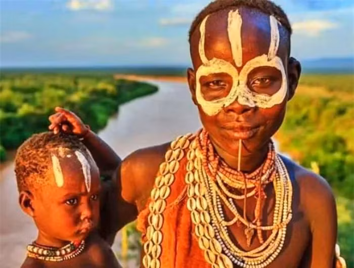 Bo lac bi an, phu nu ngoi xom tren la kho de... sinh con-Hinh-6