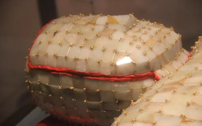 Vi sao nguoi Trung Quoc xua dung “ao giap ngoc bich” de mai tang?