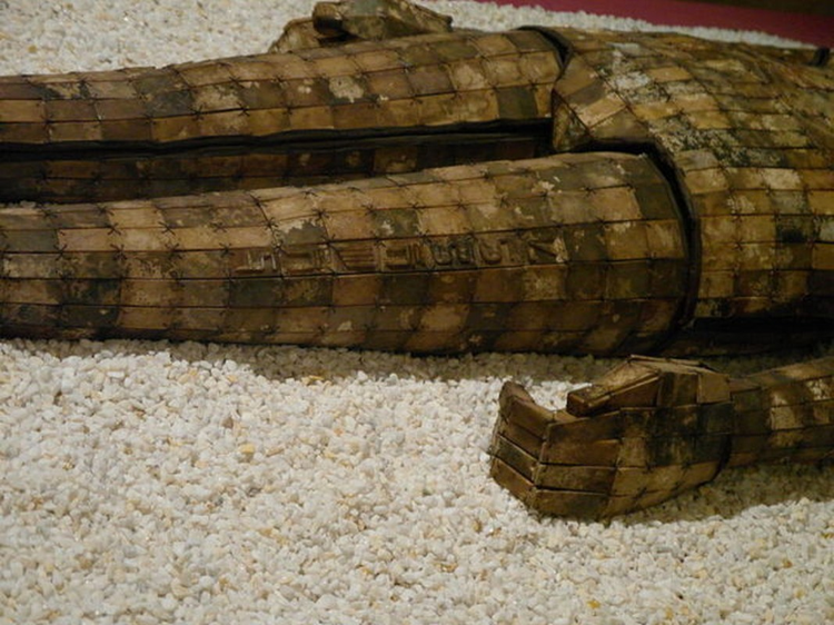 Vi sao nguoi Trung Quoc xua dung “ao giap ngoc bich” de mai tang?-Hinh-9