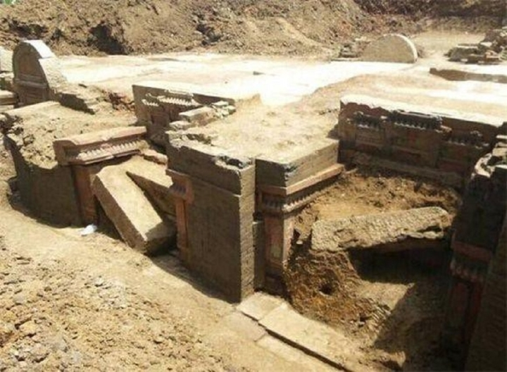 Trom gach mo co de xay nha, lao nong bat ngo gap hoa-Hinh-3