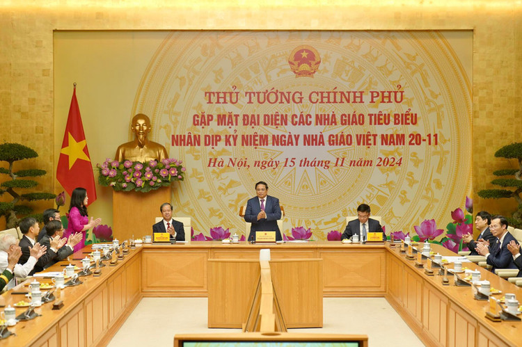 Thu tuong Pham Minh Chinh gap mat cac nha giao tieu bieu