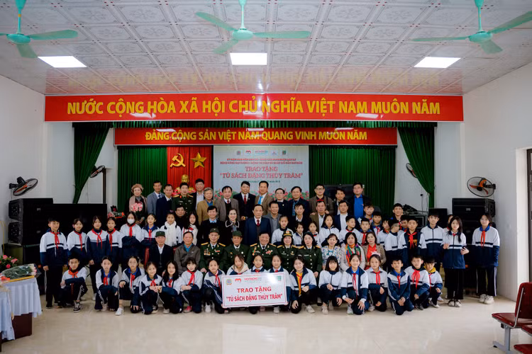 Lan toa yeu thuong cung “Trai tim nguoi linh“-Hinh-3