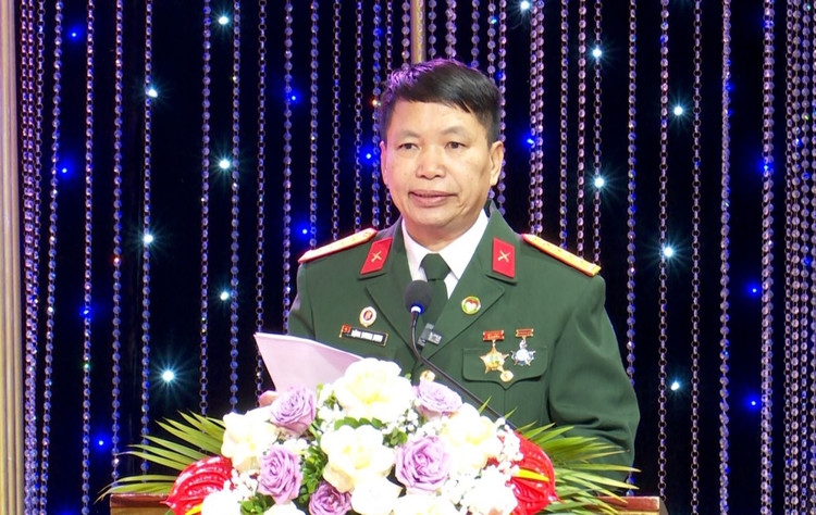 Lan toa yeu thuong cung “Trai tim nguoi linh“-Hinh-4