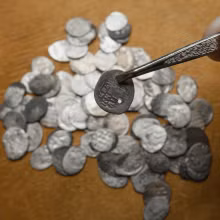 Thi cong he thong duong ong, phat hien 'kho bau' thoi Trung Co-Hinh-4