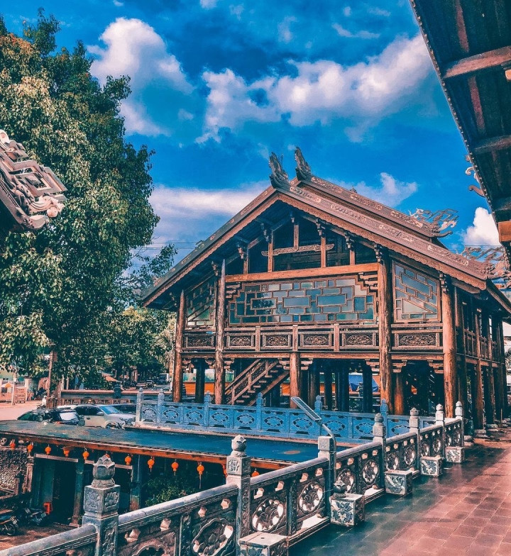 Ngôi chùa được khởi công xây dựng vào năm 1951, theo lệnh của Đoan Huy Hoàng Thái hậu (vợ vua Khải Định), đồng thời cũng là ngôi chùa đầu tiên được xây dựng trên mảnh đất cao nguyên nắng và gió. Ảnh: dung.tran26011986 Ngôi chùa được khởi công xây dựng vào năm 1951, theo lệnh của Đoan Huy Hoàng Thái hậu (vợ vua Khải Định), đồng thời cũng là ngôi chùa đầu tiên được xây dựng trên mảnh đất cao nguyên nắng và gió. Ảnh: dung.tran26011986