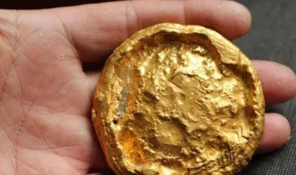 Dao gieng dung trung kho vang 102 kg, chuyen gia lap tuc vao cuoc-Hinh-5