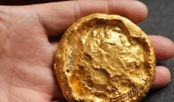 Dao gieng dung trung kho vang 102 kg, chuyen gia lap tuc vao cuoc-Hinh-5