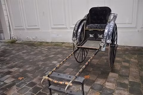 Chiêm ngưỡng loạt cổ vật triều Nguyễn hồi hương sau nhiều năm lưu lạc - Hình 5 Chiem nguong loat co vat trieu Nguyen hoi huong sau nhieu nam luu lac-Hinh-5